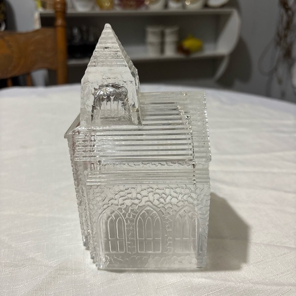 Vintage Avon Crystal Church Figurine with Stained Glass Accent - Picture 4 of 9